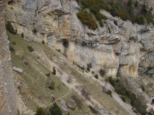 #4 Balcons de Glandasse : Il est grand d Balcons de Glandasse : Il est grand d'habitude mais là il fait tout petit sous les falaises !