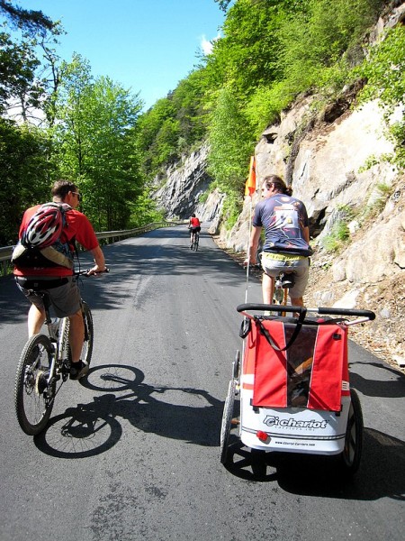 #1 Chariotte de Compèt : Deux roues motrices, pas de suspension mais seulement 10kg!! Chariotte de Compèt : Deux roues motrices, pas de suspension mais seulement 10kg!!