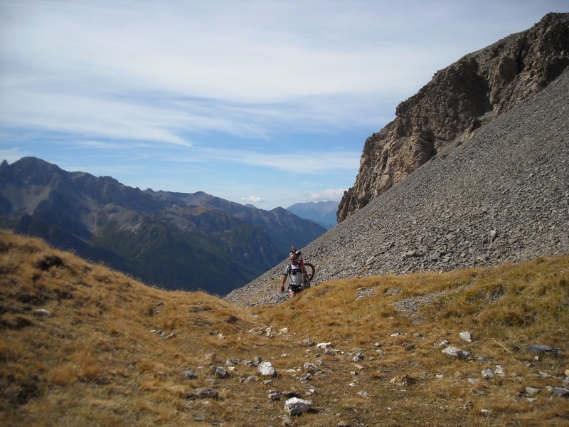 #14 col des Estronques : arrivée de Laurent après avoir recharger ses batteries col des Estronques : arrivée de Laurent après avoir recharger ses batteries