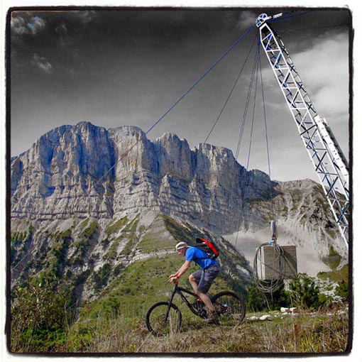 #1 Sommet du téléski Alleyrons. : La vue sur le Grand Veymont près du pylone d Sommet du téléski Alleyrons. : La vue sur le Grand Veymont près du pylone d'arrivée des Alleyrons.
