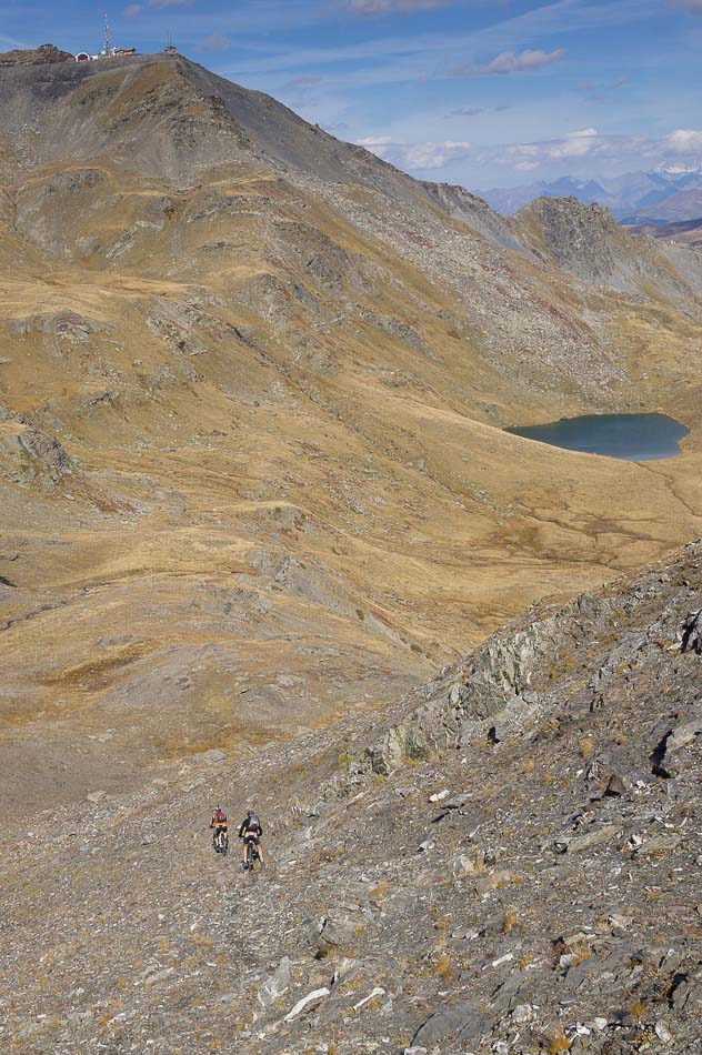 descente su le Lac de Montfiot : sente très peu marquée, mais ca passe