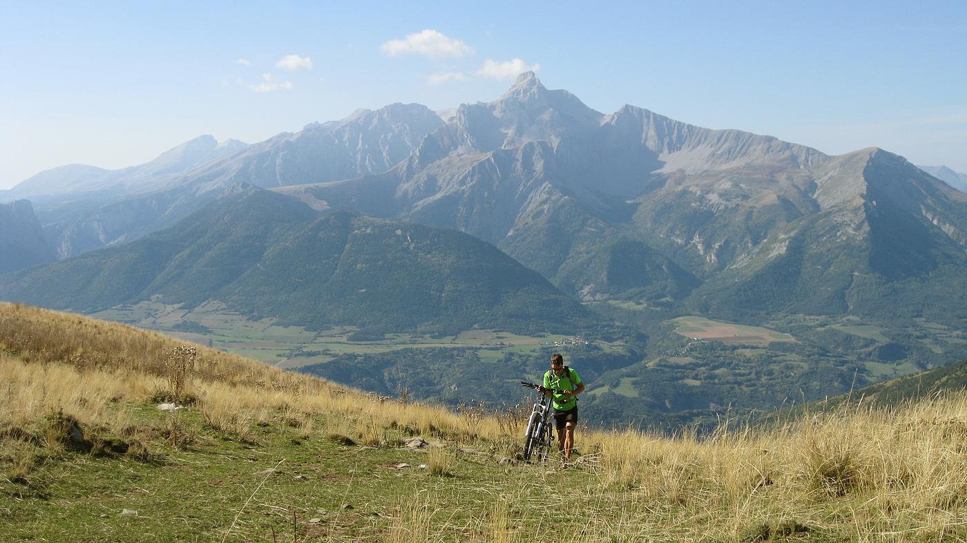 Arrivée en haut du raide : La tête dans le guidon :)