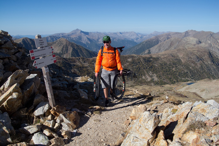 #1 Arrivée au Pas d Arrivée au Pas d'Orgials : Fred et son vélo en kit.