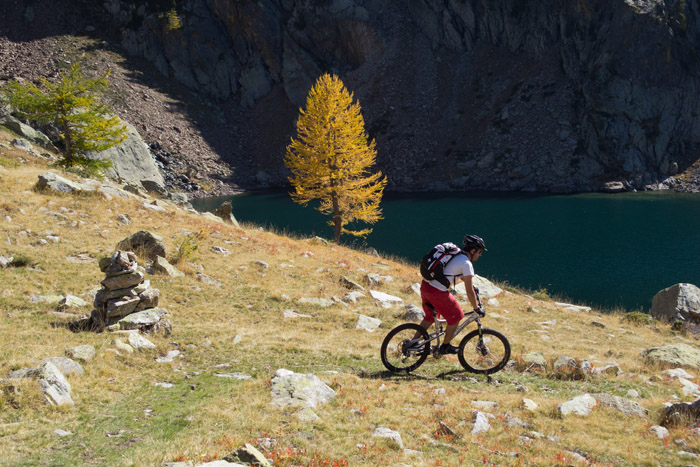 #14 Arrivée au lac du Malinvern : Julien dans la (très) courte descente. Arrivée au lac du Malinvern : Julien dans la (très) courte descente.