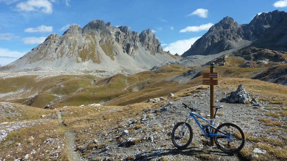 #6 col de Chanrouge : Aiguille du Rateau à gauche, Roche Nue à droite col de Chanrouge : Aiguille du Rateau à gauche, Roche Nue à droite