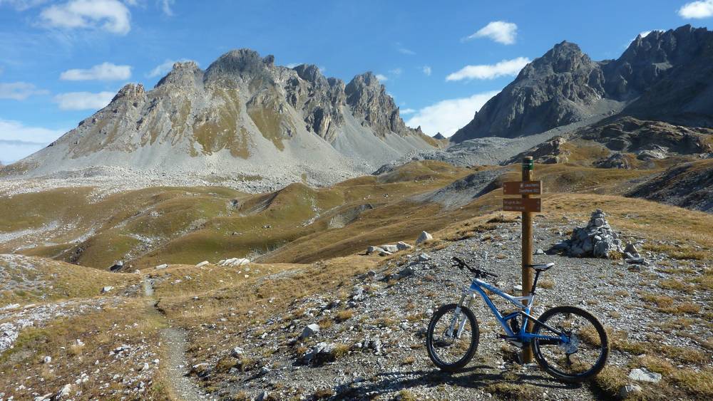 col de Chanrouge : Aiguille du Rateau à gauche, Roche Nue à droite