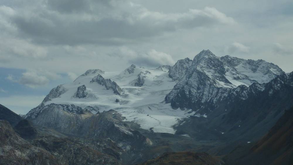 glacier de Gebroulaz : pensée pour Veloski qui le fait souvent en A/R depuis Meribel en début de saison. quelle bambée....