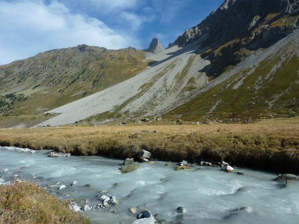 #3 vallon du Fruit : au centre du col, la Pointe Emilienne à l vallon du Fruit : au centre du col, la Pointe Emilienne à l'honneur au çaçéquoi nature de skitour recemment