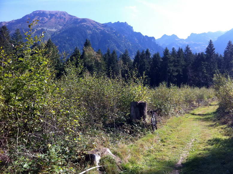 #3 Sous le Grand Colon : Moquette verte et vue sur Belledonne... Sous le Grand Colon : Moquette verte et vue sur Belledonne...