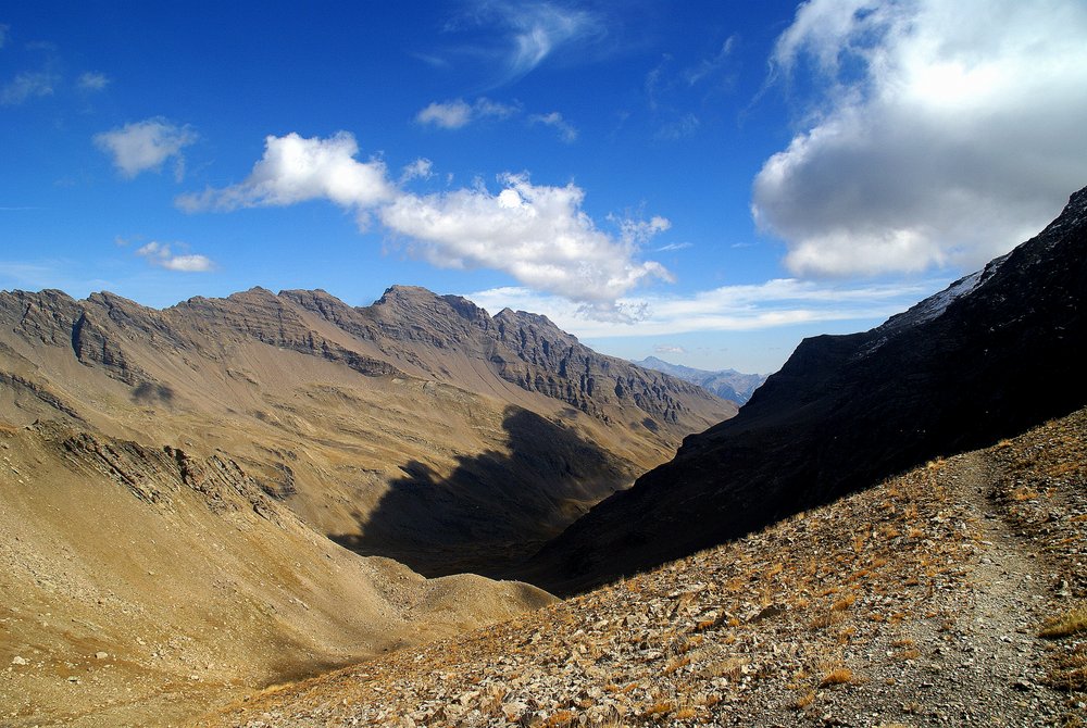 La vue E du col : la sente à droite est un cul de sac