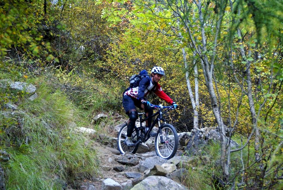 Geux en action : dans l'épingle la plus retorse de la descente sur les Borels