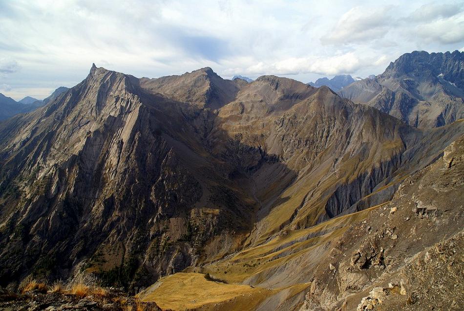 Vue N du drouvet : de g à d: Aiguille de Cédéra, Vallon de Méollion et col du même nom