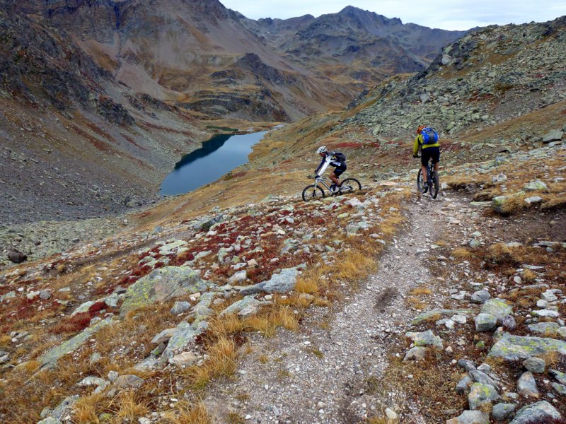 Col des Bataillères : Descente sur le ref. des Marches