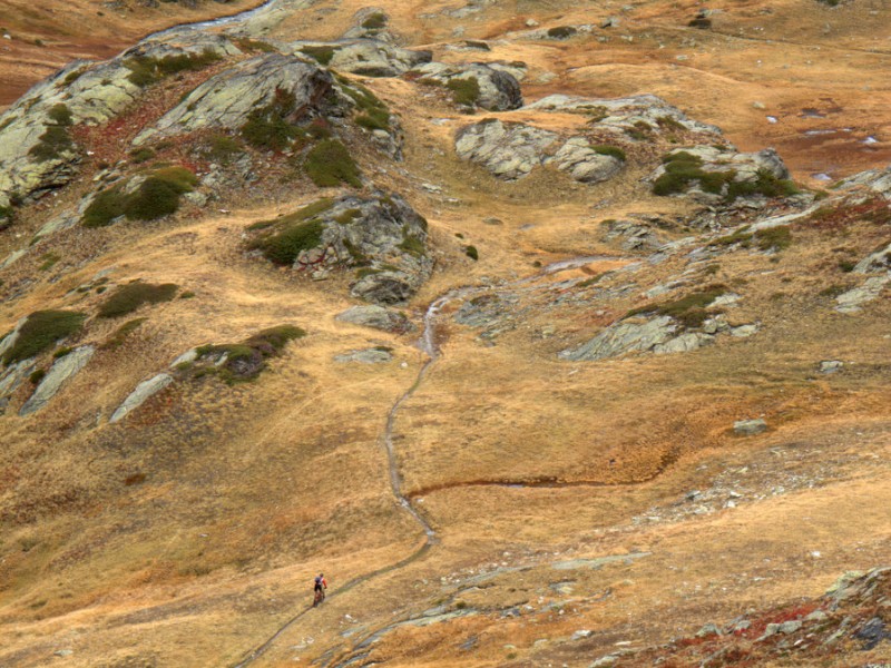 Col des Bataillères : en roue libre jusqu'au refuge des Marches