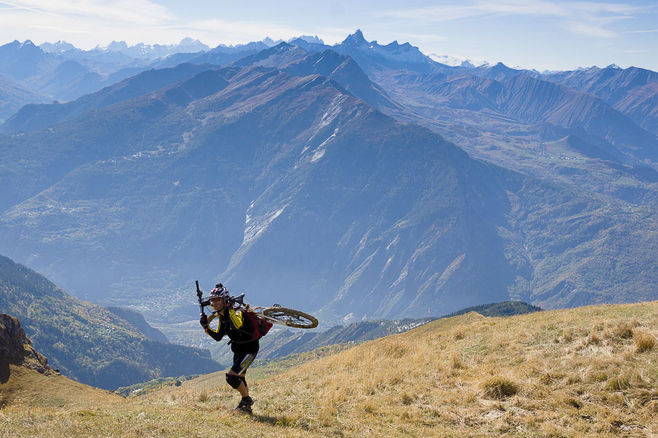 Vue côté sud : Cerces, Ecrins, Arves...