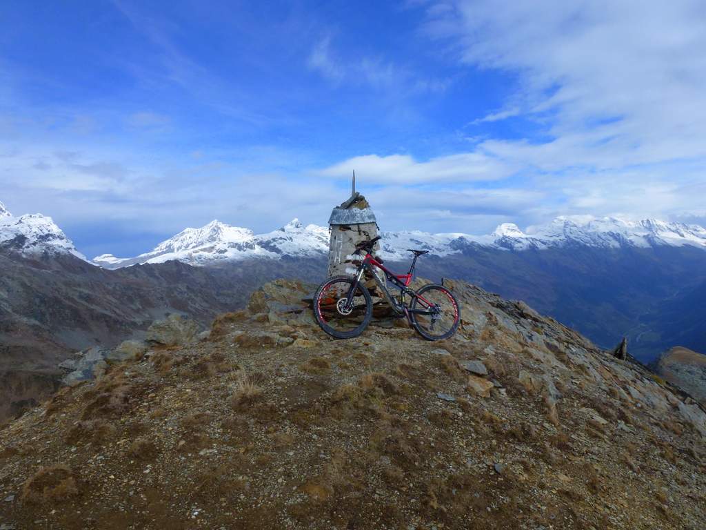 #9 Niwen : Beau belvédère sur les Alpes Bernoises Niwen : Beau belvédère sur les Alpes Bernoises
