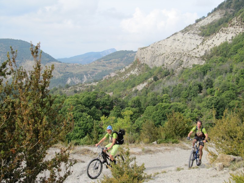 #2 Villars / Bairols : Après Sarzit, le sentier fraichement débroussaillé Villars / Bairols : Après Sarzit, le sentier fraichement débroussaillé