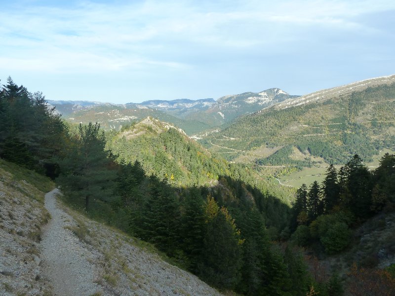 #3 Vue vers le Jocou : sentier montant à Serre les Têtes, c Vue vers le Jocou : sentier montant à Serre les Têtes, c'est y pas propre tout ça?!