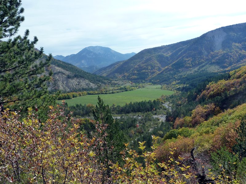 Plongée sur Vaunières : Au fond, Montagne de Durbonas