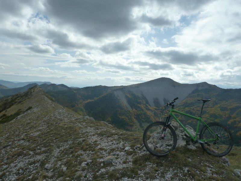 Crete peu roulante : après la rude montée de Vaunieres. Au fond le Quiguret, ça roule,