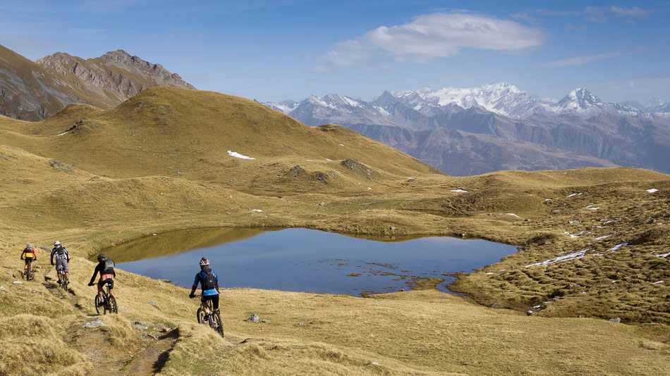 Sous le Col de la Forclaz : petit lac sans nom