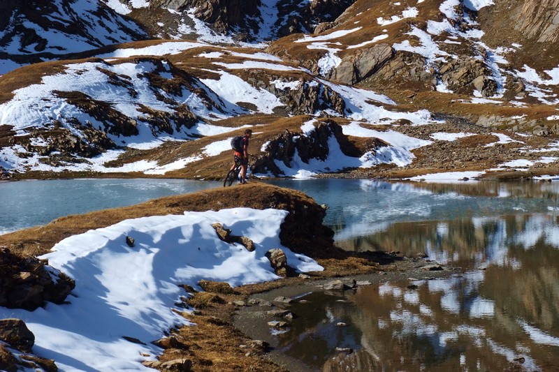 combe neuve 5 lacs : au milieu des lacs