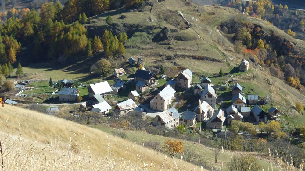 #7 Poingt Ravier : joli petit hameau posé sur son promontoire rocheux Poingt Ravier : joli petit hameau posé sur son promontoire rocheux