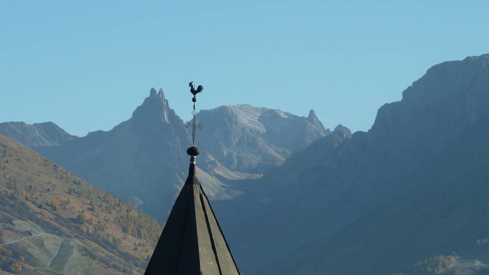 #23 Pointe des Cerces : l Pointe des Cerces : l'Aiguille Noire et la Pointe des Cerces ont pris un ton plutot religieux