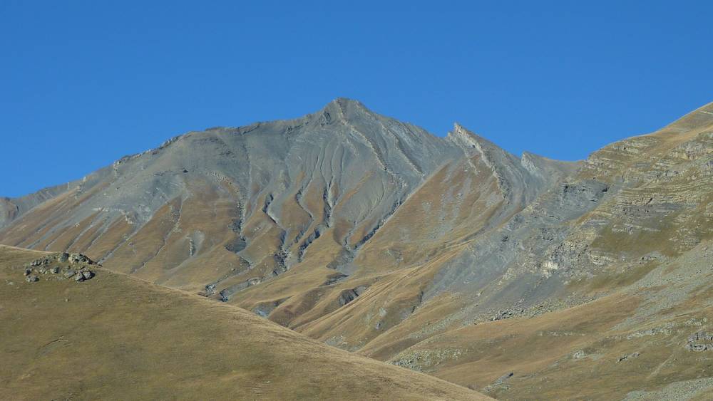 Grande Chible : la face SE est bien striée