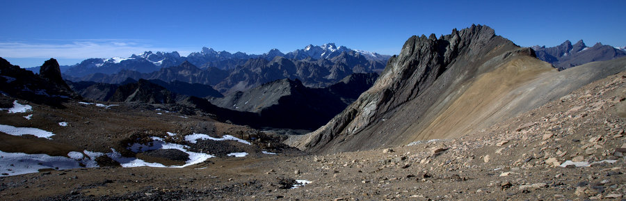#8 Au pied du Thabor : sur un fond d Au pied du Thabor : sur un fond d'Ecrins