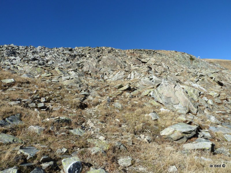 descente sud : juste en dessous du sommet du Bellaccha, c'est un peu le capharnaüm minéral mais ça passe à 90%