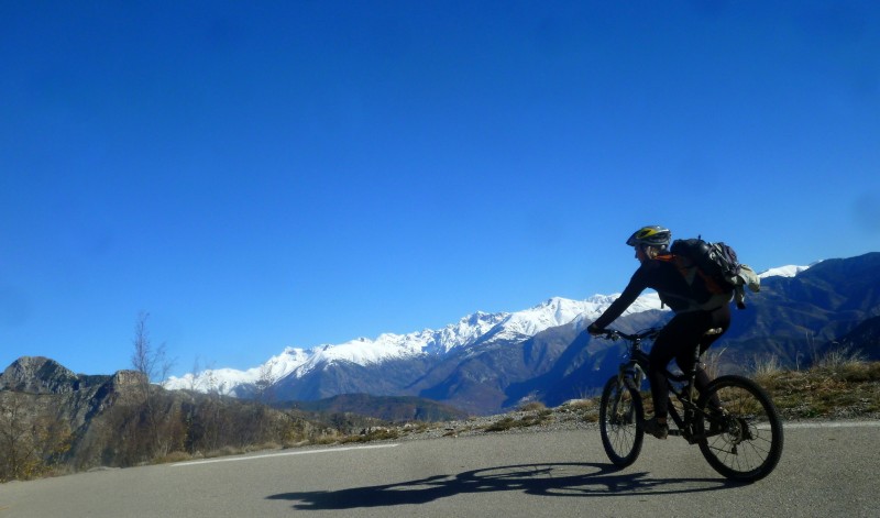 Sur la route : Magnifique paysage qui m'accompagne toute la montée!