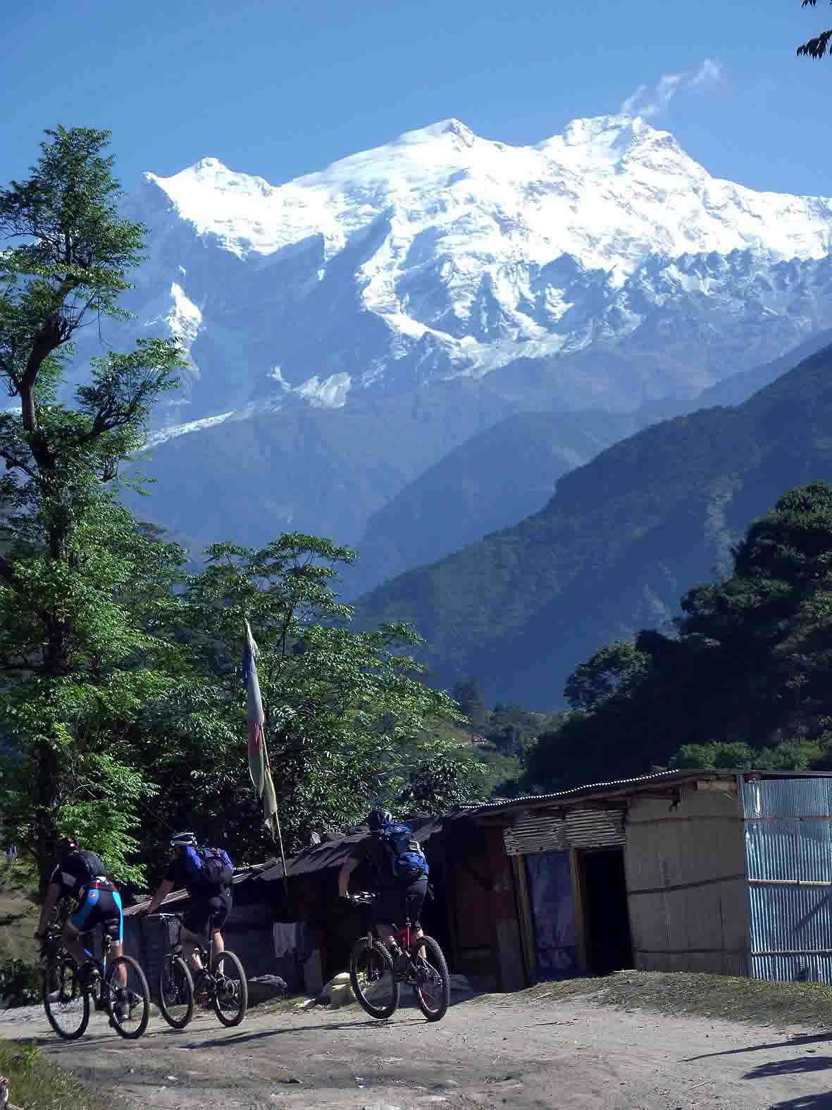 DEPUIS Besisahar : face au massif du Manaslu