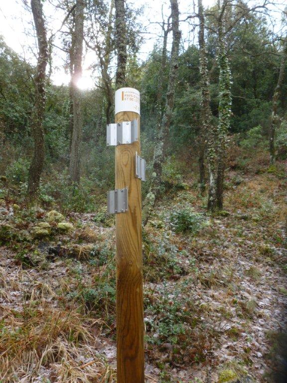 #4 nouveau balisage du Pays d nouveau balisage du Pays d'Aubagne. et déjà vandalisé.