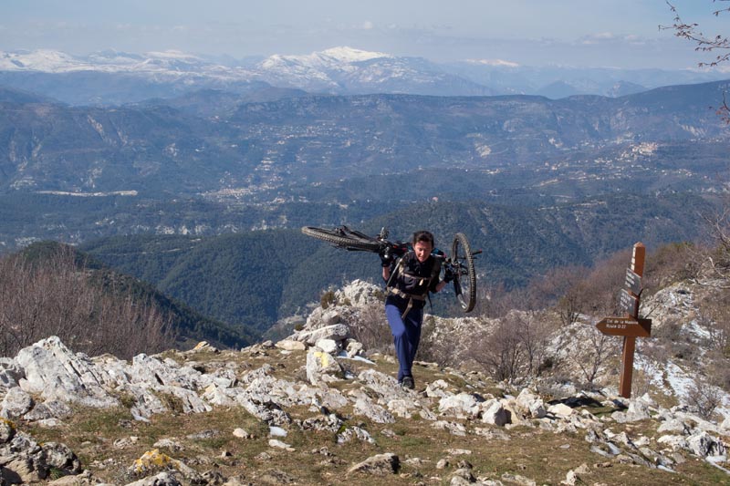 Sur la crête du Baudon : encore un peu de portage.