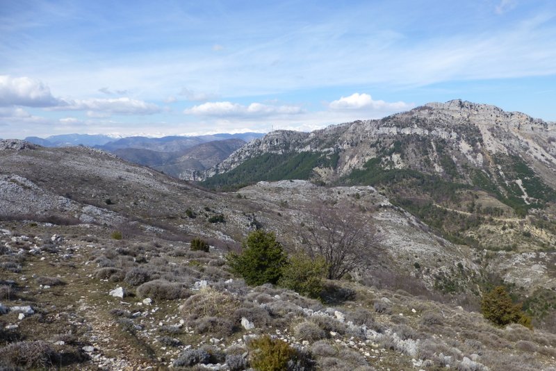 Descente sur le Col : Le Baudon se dresse devant moi