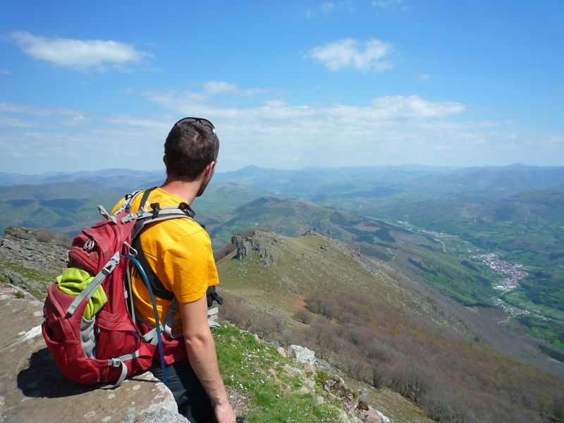 #8 Du sommet de Mendaur : Vue sur la vallée de Donestebe Du sommet de Mendaur : Vue sur la vallée de Donestebe
