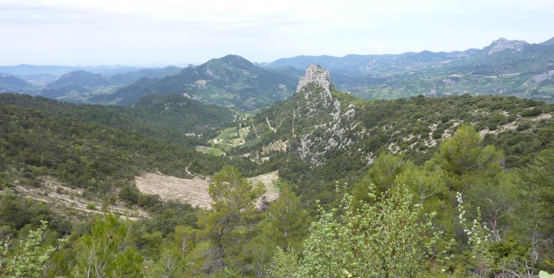 #10 Roche Saint Julien : Très prisée des grimpeurs Roche Saint Julien : Très prisée des grimpeurs
