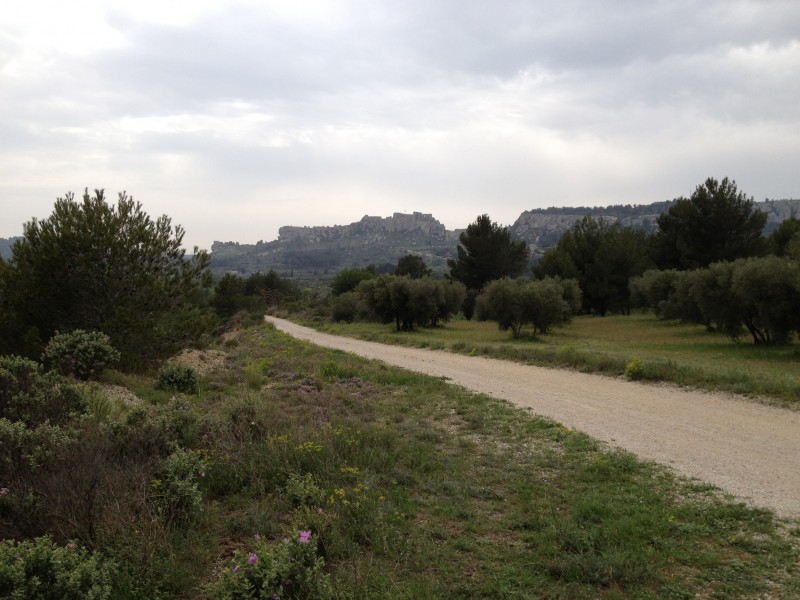 les Baux de Provence : piste ramenant sur les Baux