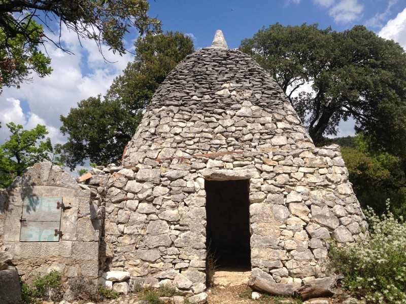 cabane du Garde : magnifique et ingénieux système de récupération d'eau de pluie