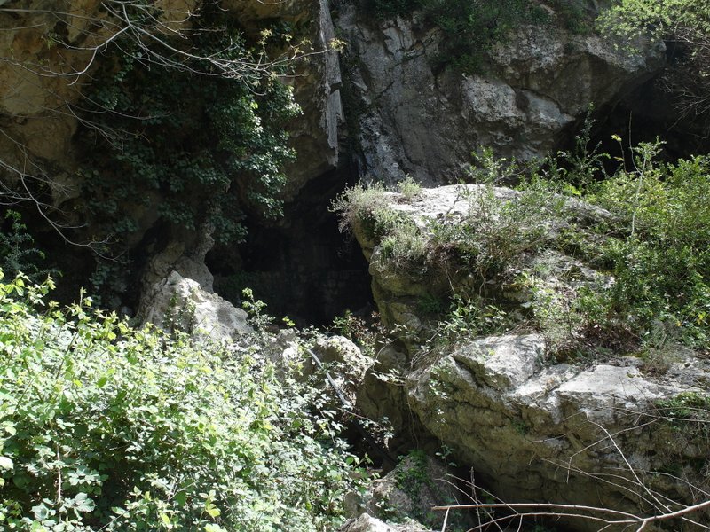#43 Vers La Courbaisse : la grotte avec la rivière souterraine mais je me hasarderais pas à prendre de l"eau, ce qui est encore plus dur! Vers La Courbaisse : la grotte avec la rivière souterraine mais je me hasarderais pas à prendre de l"eau, ce qui est encore plus dur!