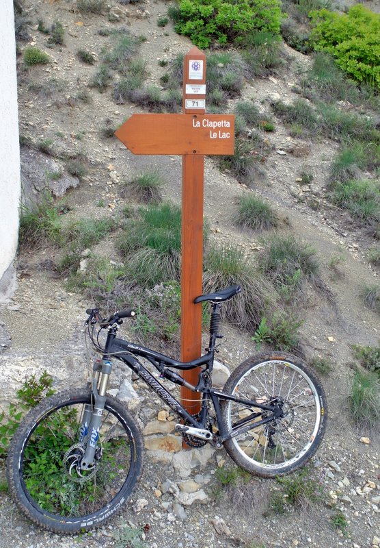 #53 début du portage pour terminer le tour par la fin de l début du portage pour terminer le tour par la fin de l'excellent single de Clapetta