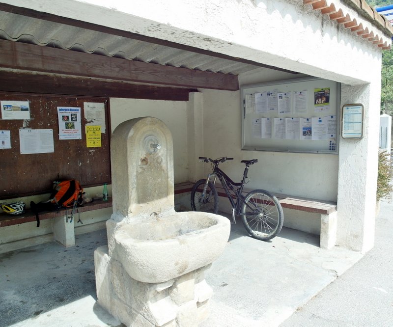 #48 A La Courbaisse : la fontaine salvatrice ! enfinnnnnnn ! A La Courbaisse : la fontaine salvatrice ! enfinnnnnnn !