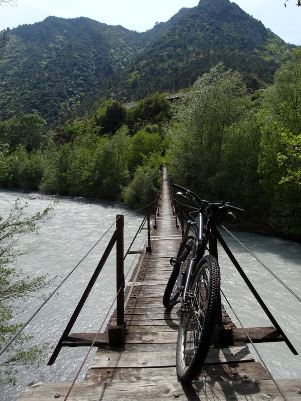 Vers La Courbaisse : le pont de singe final !