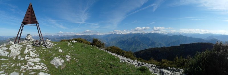 Mont-Vial : une vue à couper le souffle de toute part Coté Mercantour
!