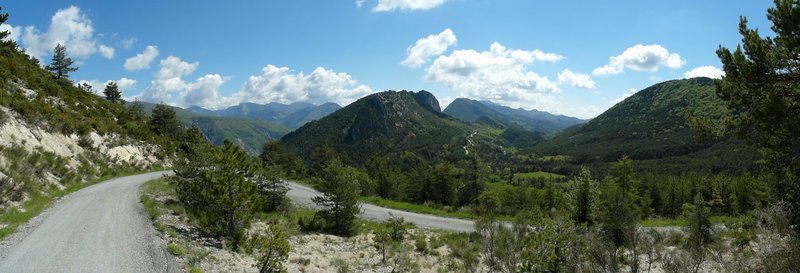 #3 Vers le col de Besseuges : Très jolie vue plein Sud, avec tout au fond le Mont-Vial :)) Vers le col de Besseuges : Très jolie vue plein Sud, avec tout au fond le Mont-Vial :))