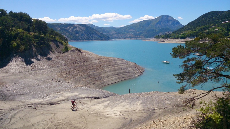 #3 Chanteloube : De nombreuses zones asséchées permettent de se balader le long du lac Chanteloube : De nombreuses zones asséchées permettent de se balader le long du lac