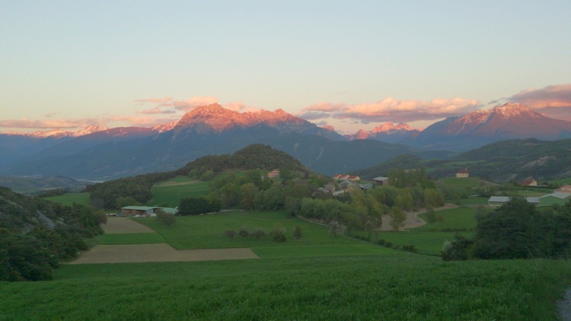 #8 Olliviers : Coucher de soleil avant de plonger dans le ravin des Costes et de rentrer sur Chorges Olliviers : Coucher de soleil avant de plonger dans le ravin des Costes et de rentrer sur Chorges