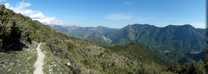 #29 Clapetta : après une remontée par la route à Le Lac, me revoilà sur cette descente démente avalée d Clapetta : après une remontée par la route à Le Lac, me revoilà sur cette descente démente avalée d'un seul trait ! tchin !