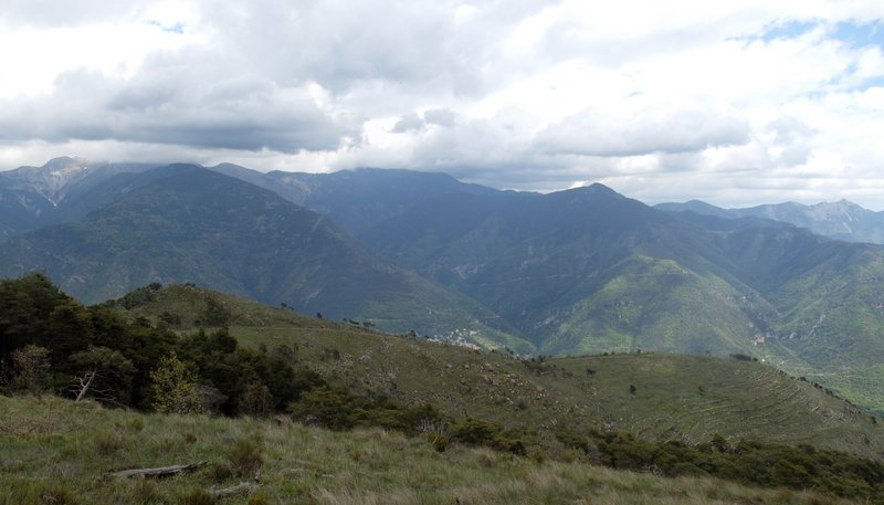 #18 col de l col de l'Espella : vu sur l'excellente descente sur Bairols! D'abord calme, puis plus technique avec toujours une vue à couper le souffle!
